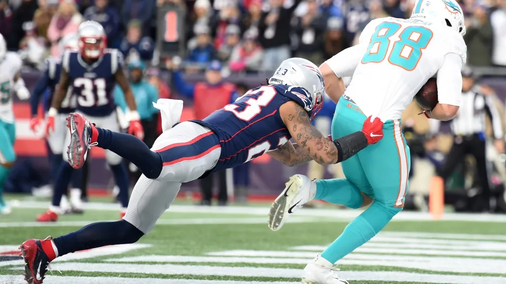 Mike Gesicki skóruje vítězný touchdown proti Patriots