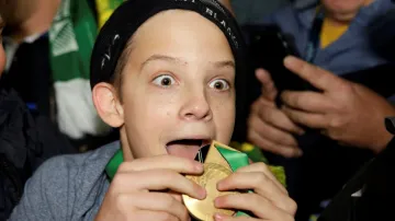 Radost chlapce, jemuž Sonny Bill Williams věnoval zlatou medaili