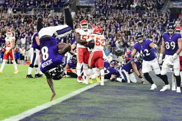 Lamar Jackson skóruje vítězný touchdown proti Chiefs