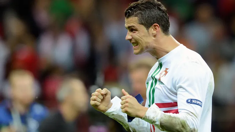 Cristiano Ronaldo se raduje z vítězného gólu proti Česku