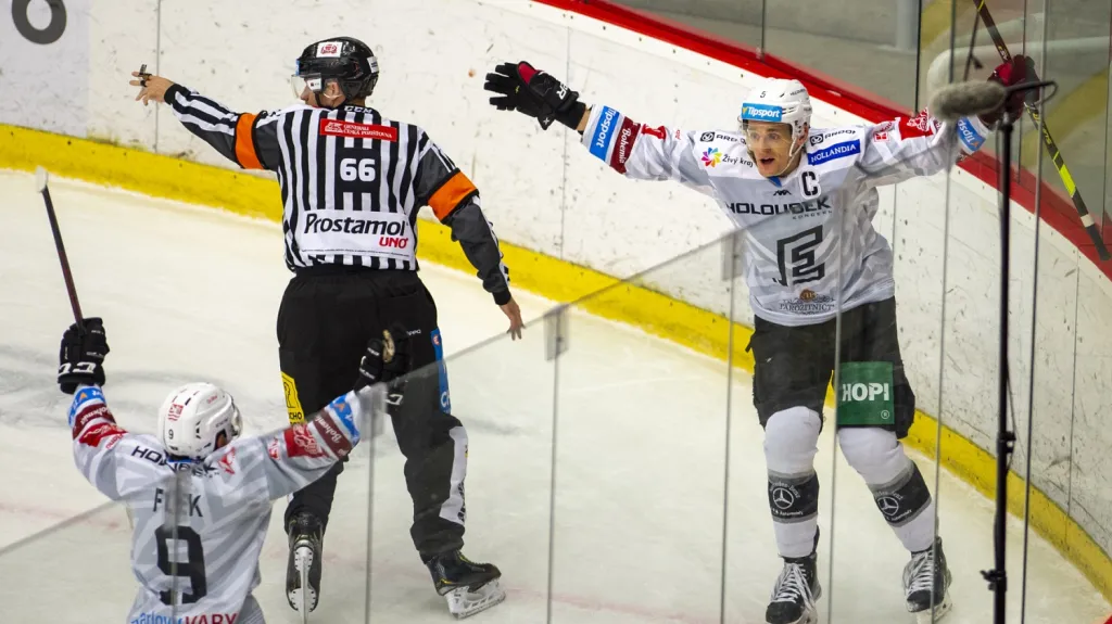 Tomáš Vondráček se raduje z branky