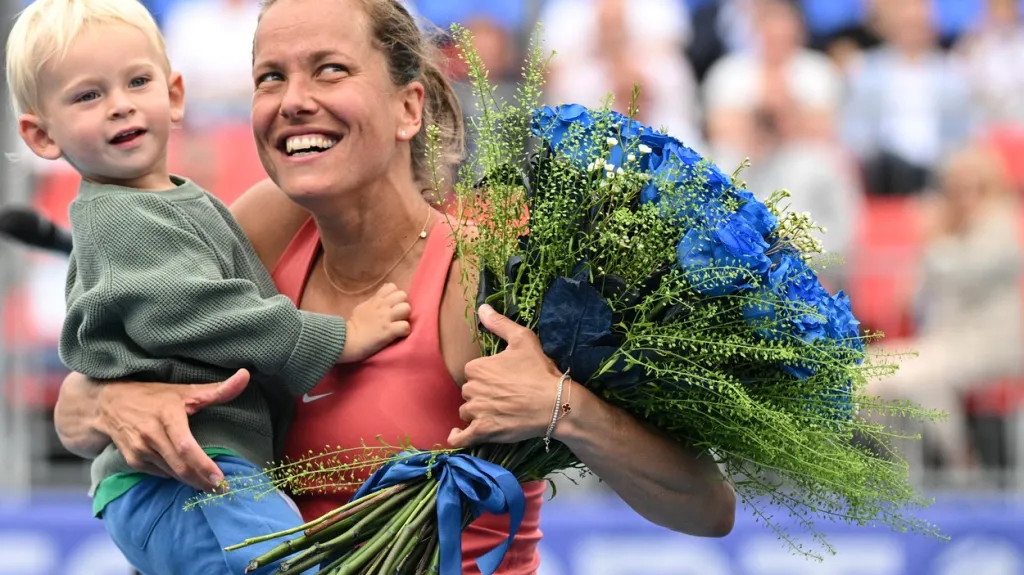 Barbora Strýcová se synem v náručí se loučí s Prague Open