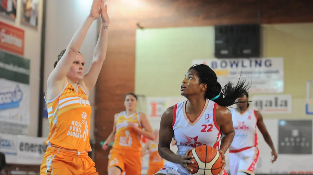 Basketbalistky Slavie Praha v utkání proti VŠ Praha