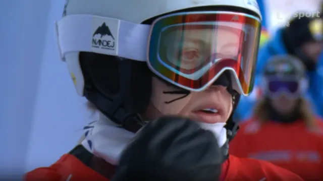 Jízda snowboardcrossařky Karolíny Hrůšové v malém finále