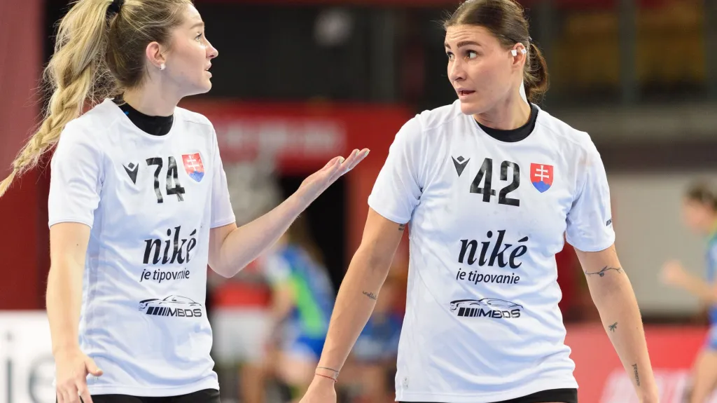 Slovenské házenkářky Erika Rajnohová a Karin Bujnochová