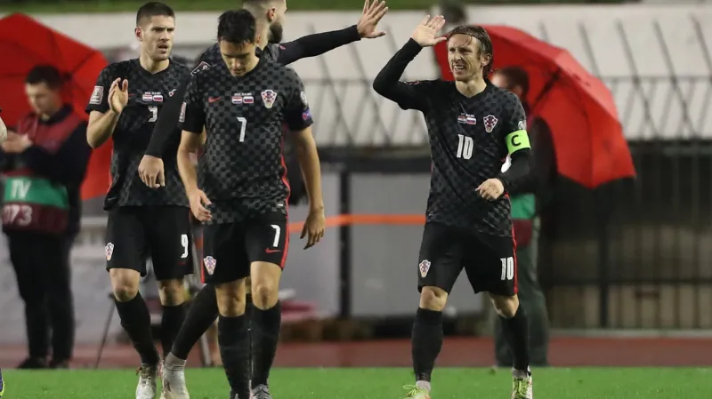Radost chorvatských fotbalistů v čele s kapitánem Modričem