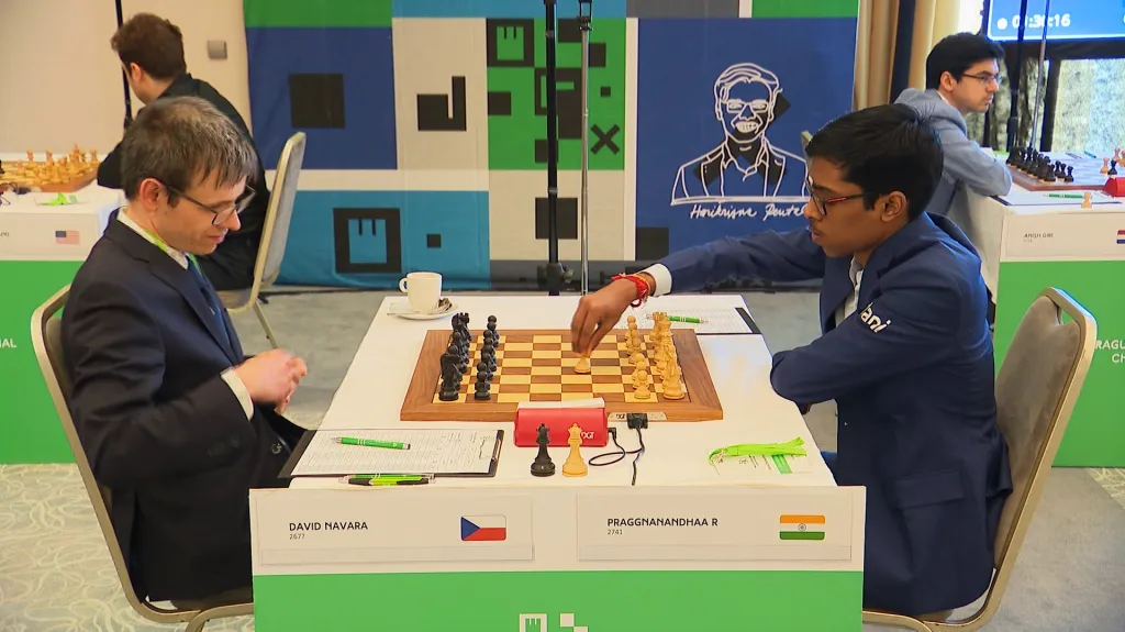 Praha se v těchto dnech proměnila v město šachu