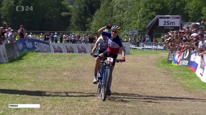 Dramatický finiš závodu žen ovládla ve Val di Sole Prévotová