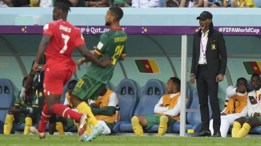 Rigobert Song na lavičce Kamerunu