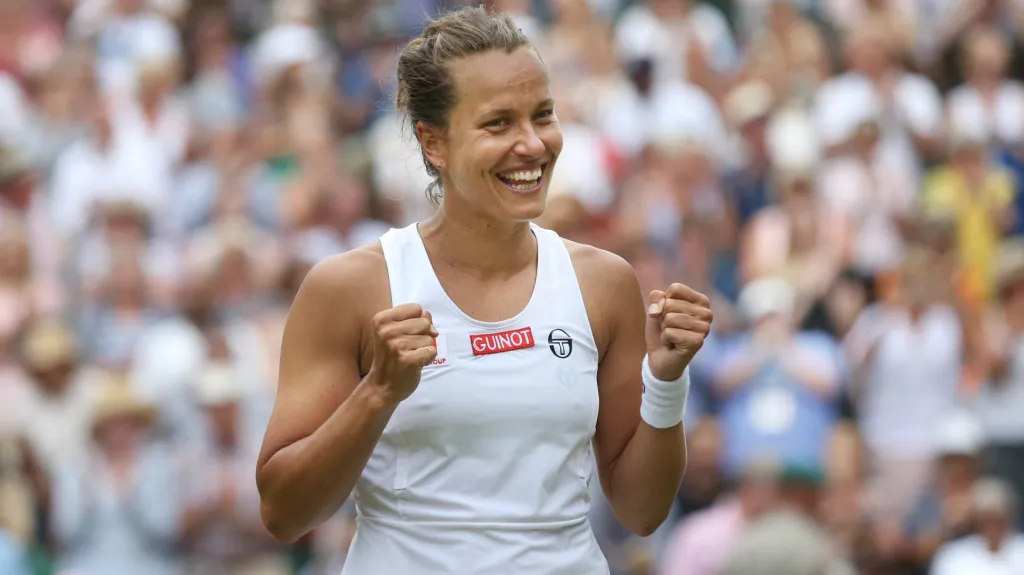 Barbora Strýcová se raduje z postupu na Wimbledonu
