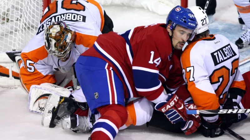 Tomáš Plekanec v závaru před brankou Flyers