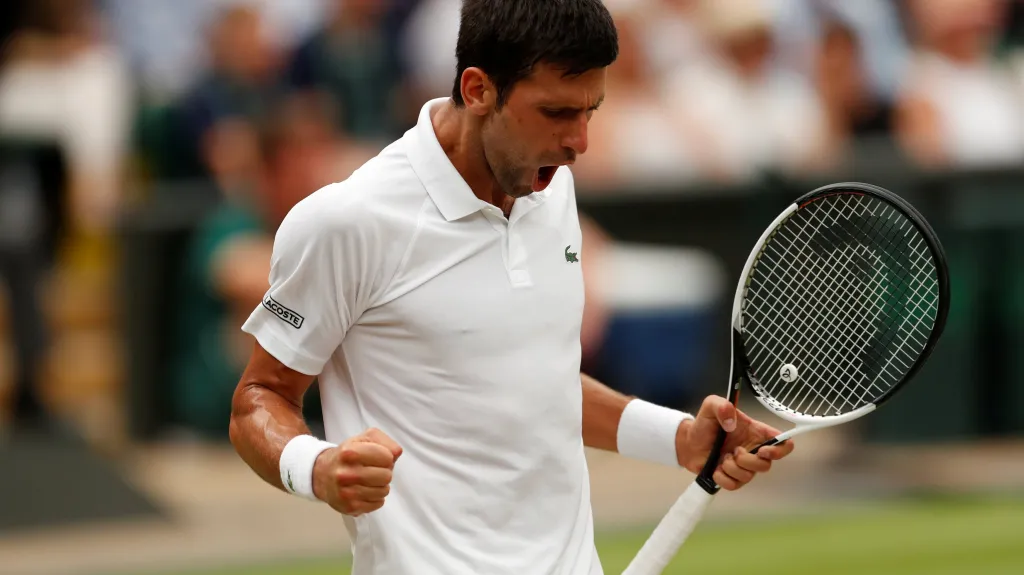 Slavící Novak Djokovič na Wimbledonu
