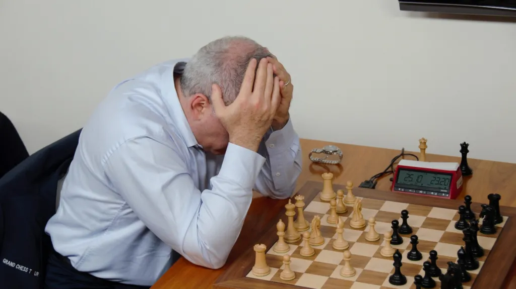 Kasparov nemůže věřit vývoji na šachovnici