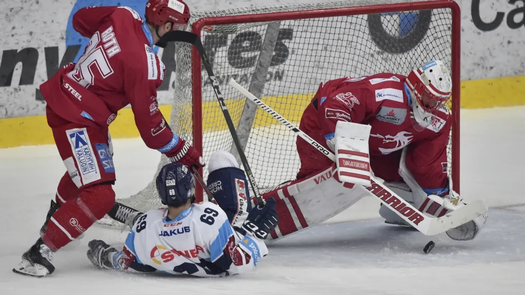 Šimon Hrubec v utkání s Libercem