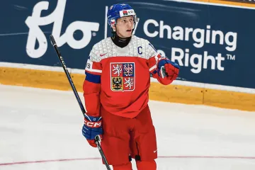 Eduard Šalé slaví gól na MS juniorů