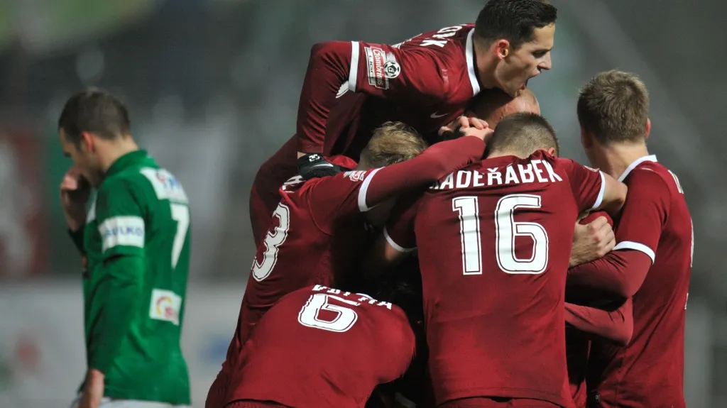 Slavící hráči Sparty