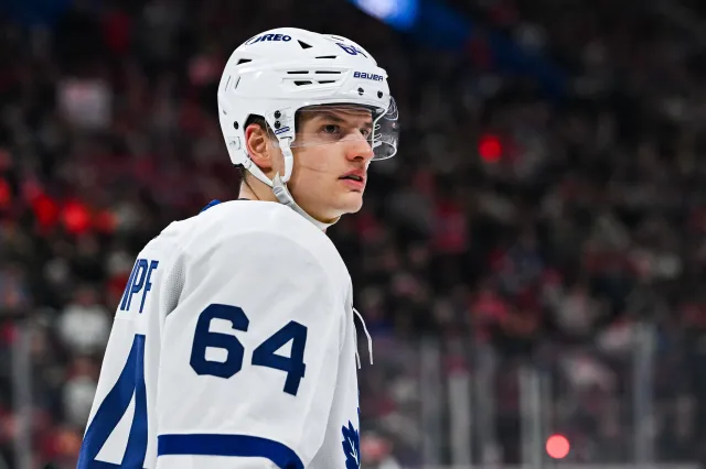 Kämpf se v NHL znovu stěhuje, získal ho Washington. Jiříček jde z Minnesoty do Philadelphie