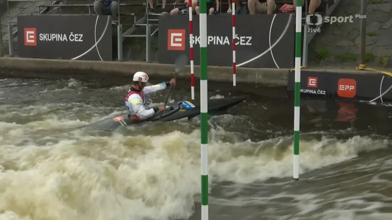 Závěr závodu kajakářů s vítězným Jakubem Krejčím