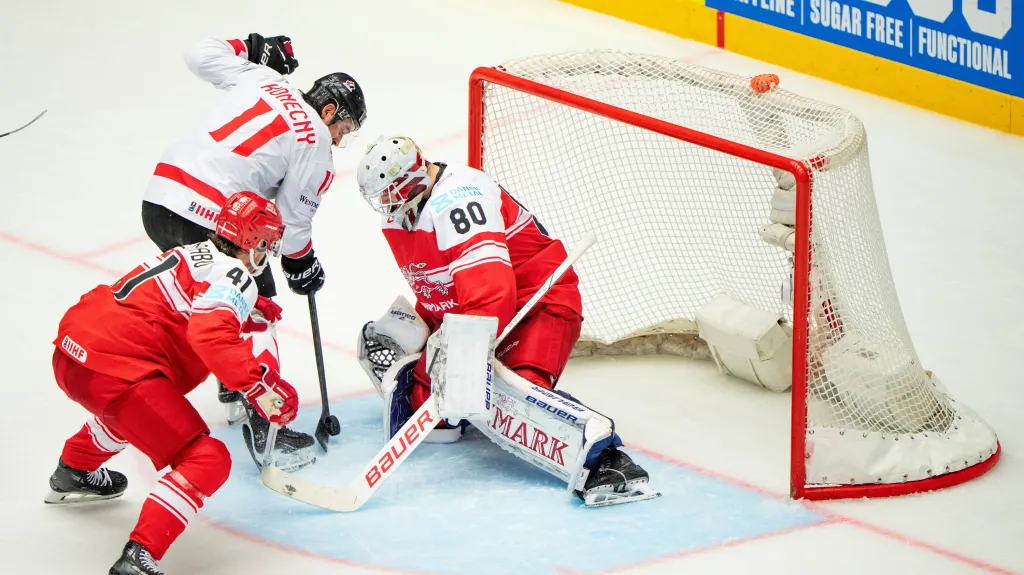 Dánský hrdina Frederik Dichow v utkání s Kanadou