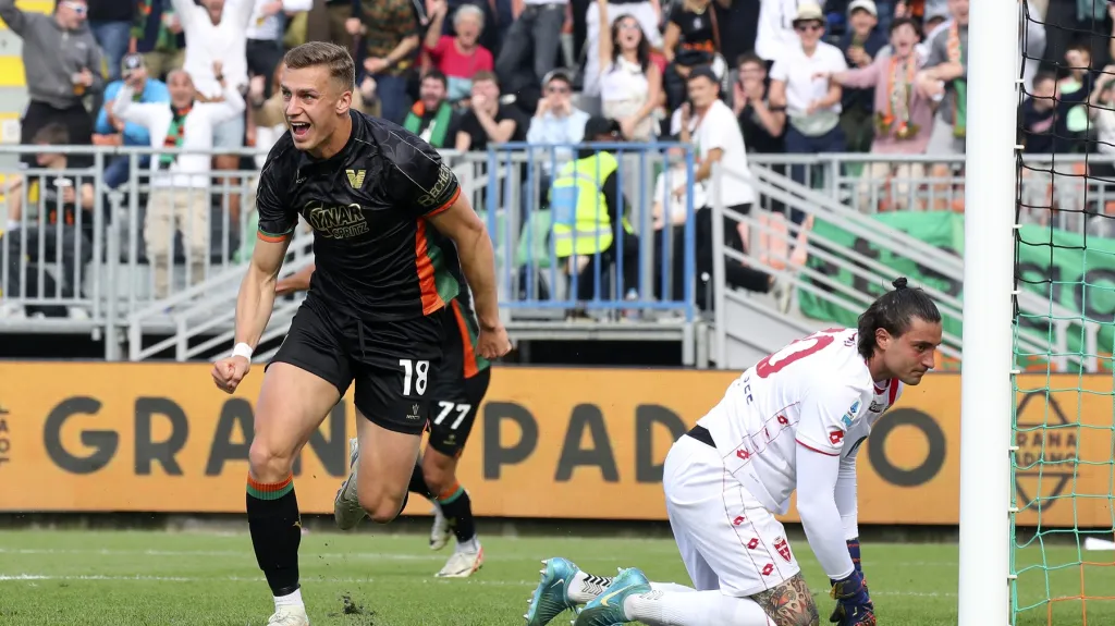 Daniel Fila se raduje z branky