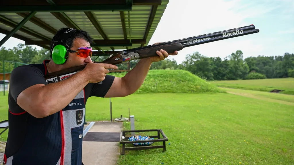 Sportovní střelec Jiří Lipták v akci