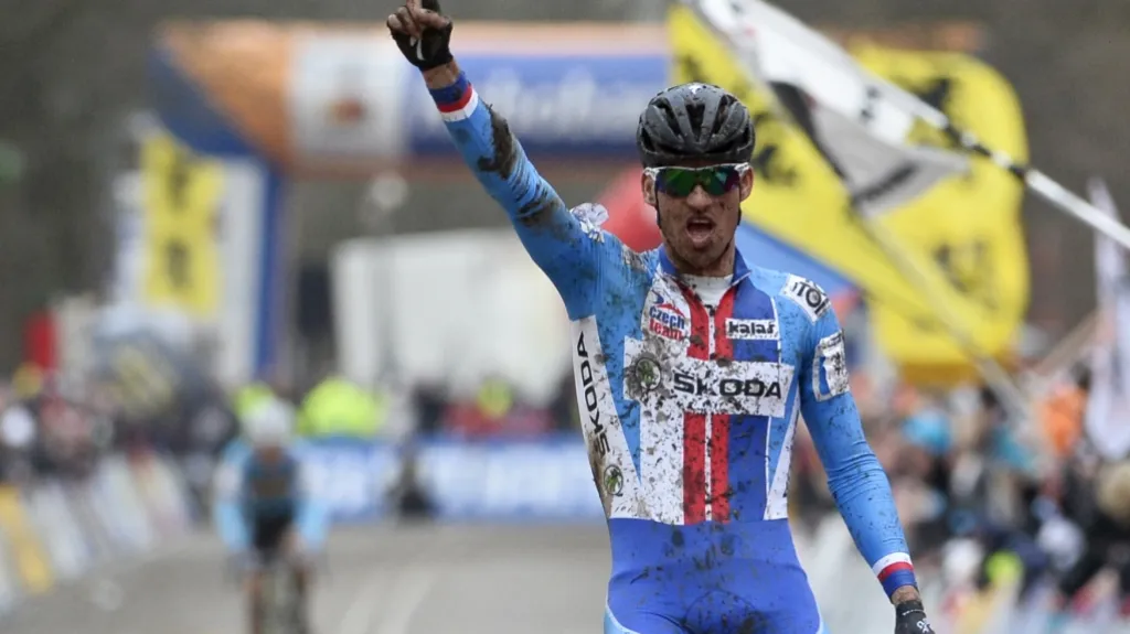 Zdeněk Štybar slaví třetí titul mistra světa