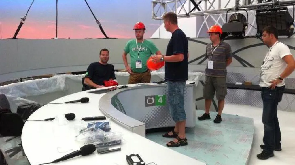 Příprava studia ČT uvnitř Českého domu v Londýně