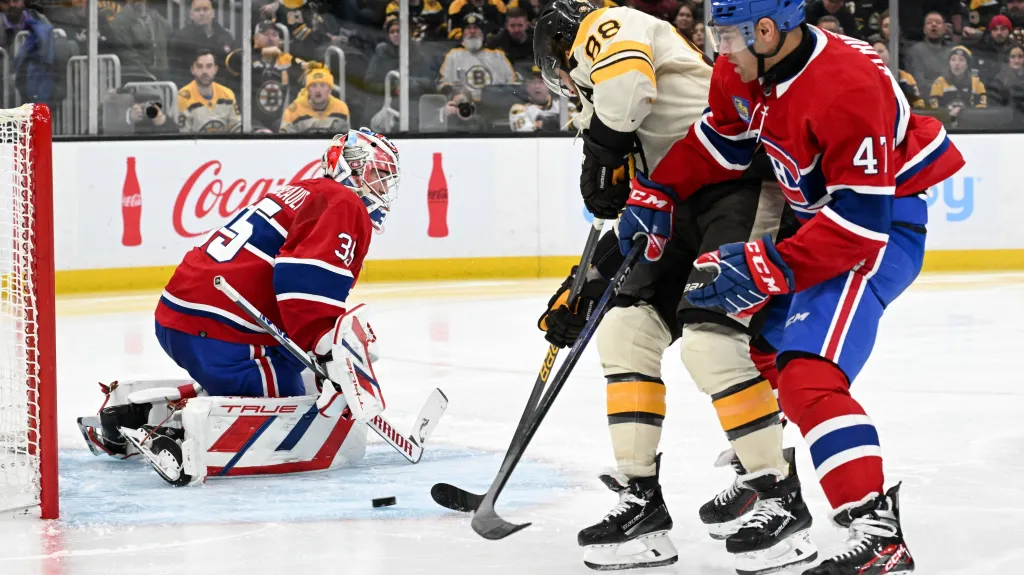 David Pastrňák skóruje proti Montrealu