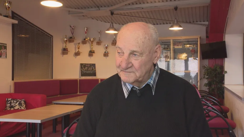 Basketbalová legenda Jan Bobrovský