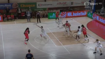 Závěr utkání Slavia Praha – Pardubice