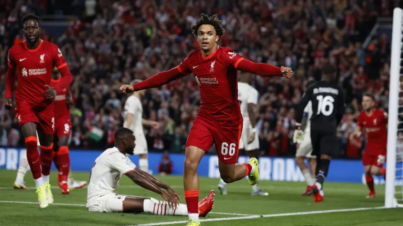 Trent Alexander-Arnold z Liverpoolu oslavuje gól v Lize mistrů