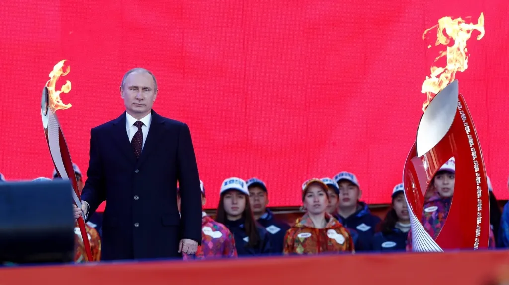 Vladimir Putin s olympijskou pochodní