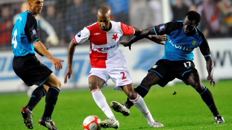 Mickaël Tavares (uprostřed) ve Slavii zářil