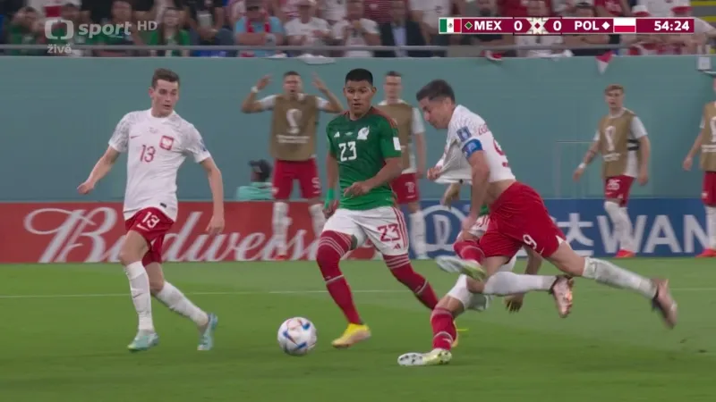 Moment v utkání Mexiko – Polsko: Lewandowski nedal penaltu (58. min.)