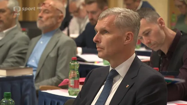 Kejval znovu obhájil post předsedy ČOV