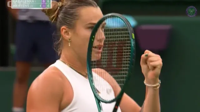 Sabalenková ve Wimbledonu postupuje