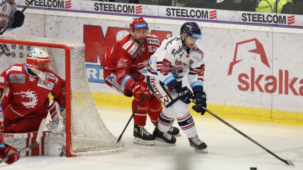 Brankář Šimon Hrubec z Třince v utkání proti Vítkovicím