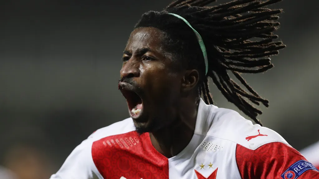 Peter Olayinka se raduje z gólu v Evropské lize