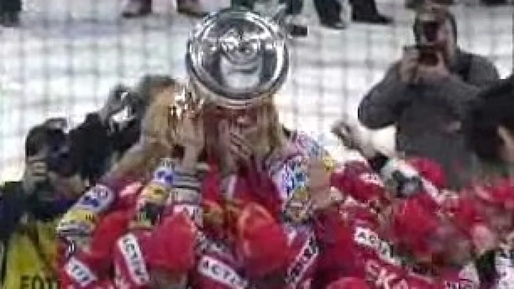 Hokejisté pražské Slavie slaví druhý extraligový titul