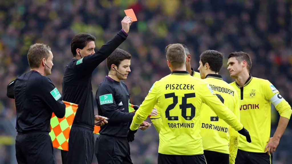 Vyloučení Lewandowského v zápase s Hamburkem