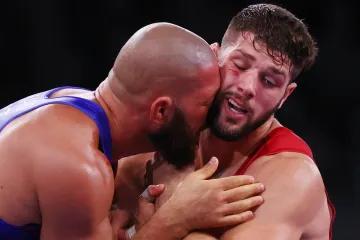 Artur Omarov (v modrém) v zápase na olympijských hrách