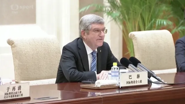 Bach se sešel s prezidentem, rozjely se vlaky, testy jsou problém