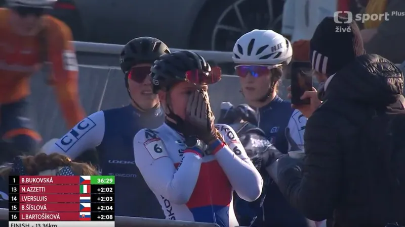 Finiš závodu juniorek v Táboře