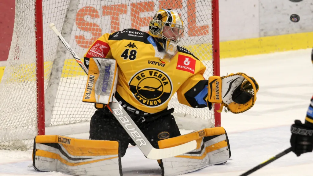 Brankář Litvínova Michael Petrásek