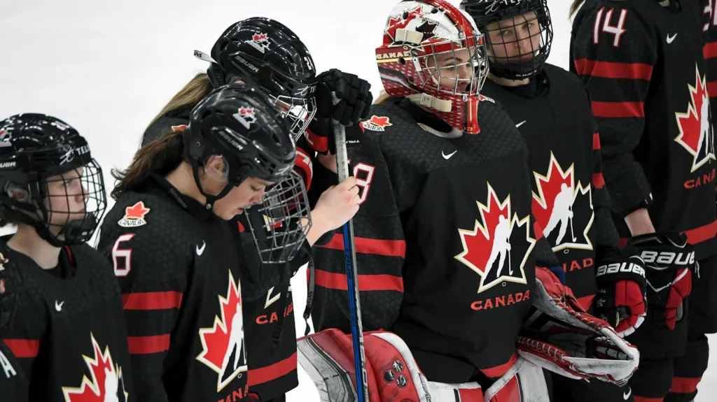 Zklamané hokejistky Kanady