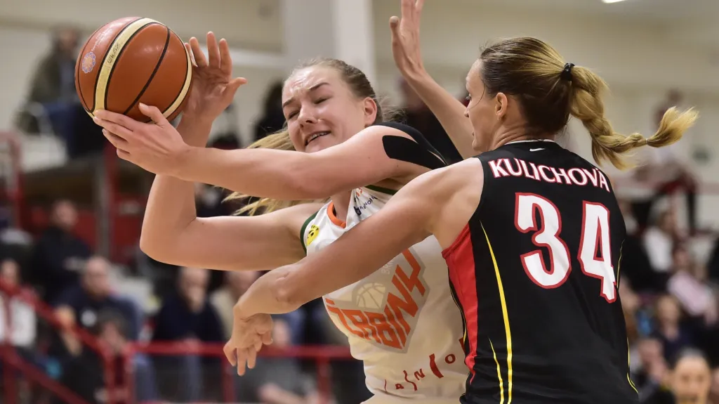 Hradec Králové - Žabiny Brno, Justina Matuzonytéová a Petra Kulichová