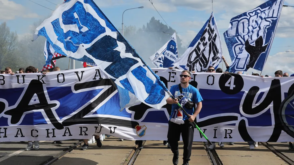 Pochod fanoušků Baníku na stadion v Ostravě
