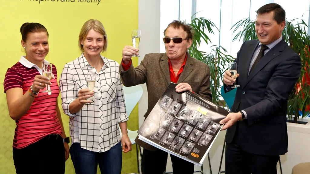 Jan Saudek křtí kalendář Dukly Praha