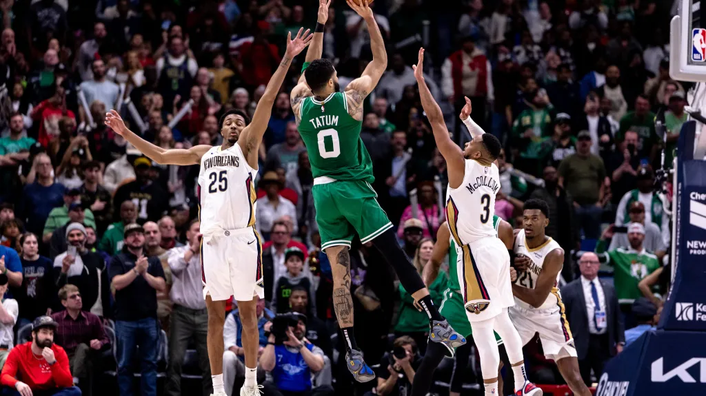 Vítězný koš Jaysona Tatuma