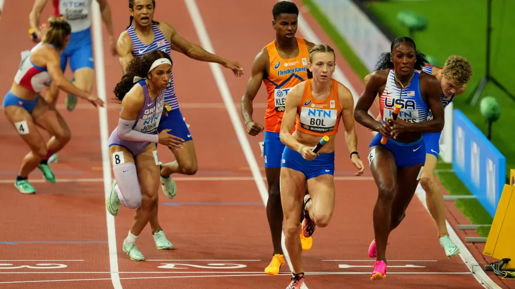 Závod smíšených štafet na 4x400 metrů